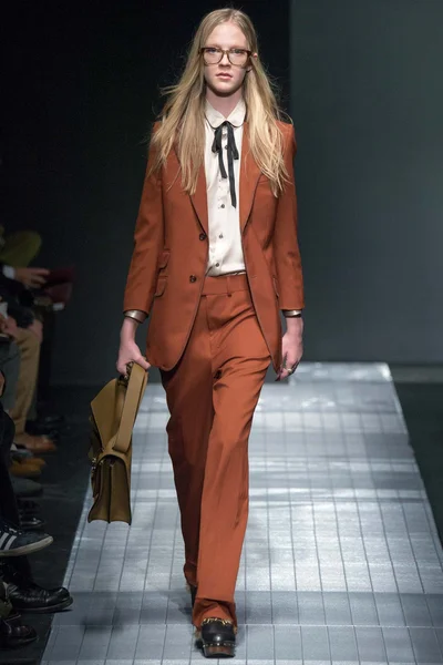 Look 4